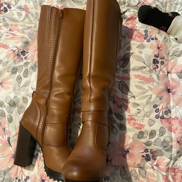 Women boots size 8 - Picture 3 of 4